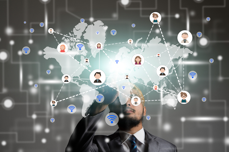 Vpliv interneta stvari (IoT) na naše vsakdanje življenje: Priložnosti in izzivi