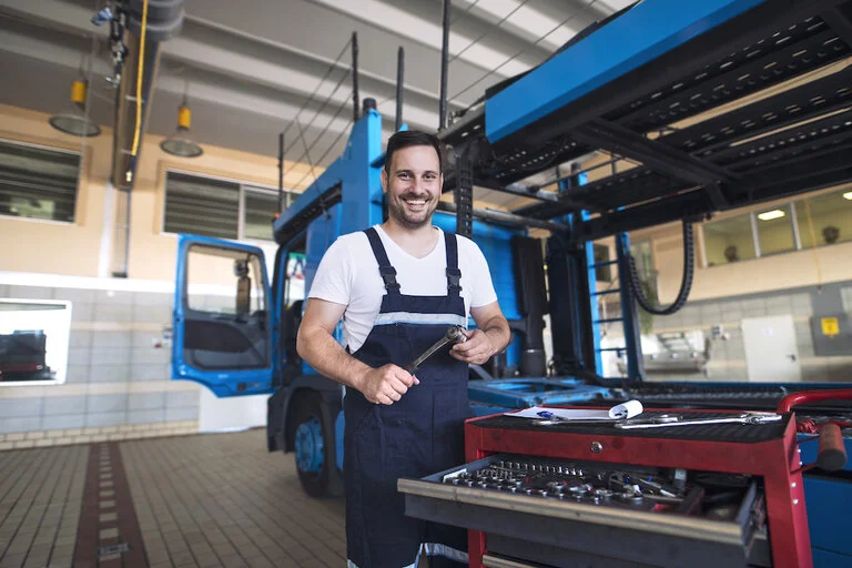 Izbira pravega servisa za vaše tovornjake: od DAF do SCANIA